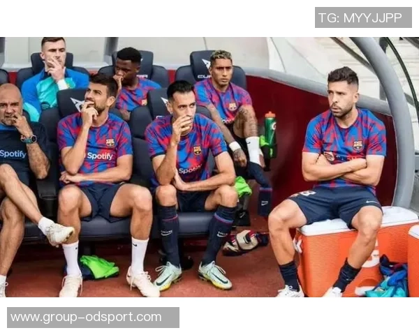 罗贝托与阿尔巴合影留念感慨岁月流逝祝福未来一切顺利