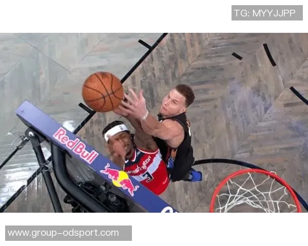 克拉克斯顿半场表现惊艳7中5贡献11分8板5助正负值高达22